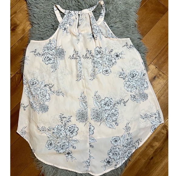 🌟Host Pick🌟Torrid Floral Hi-Lo Tank Top Light Pink and Black Blouse Size 0 - Picture 2 of 3